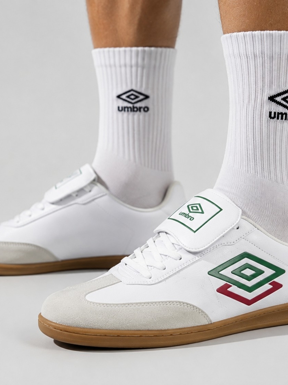 Umbro Indoor Soccer Shoes White Green Gum Sole Men's Size 13 NWT